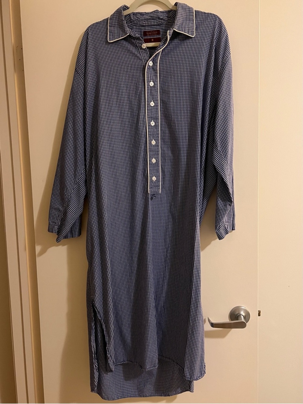 Vintage Nordstrom Blue and White Broadcloth Nightshirt